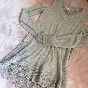 Sweater tunic with crochet detail, light gray